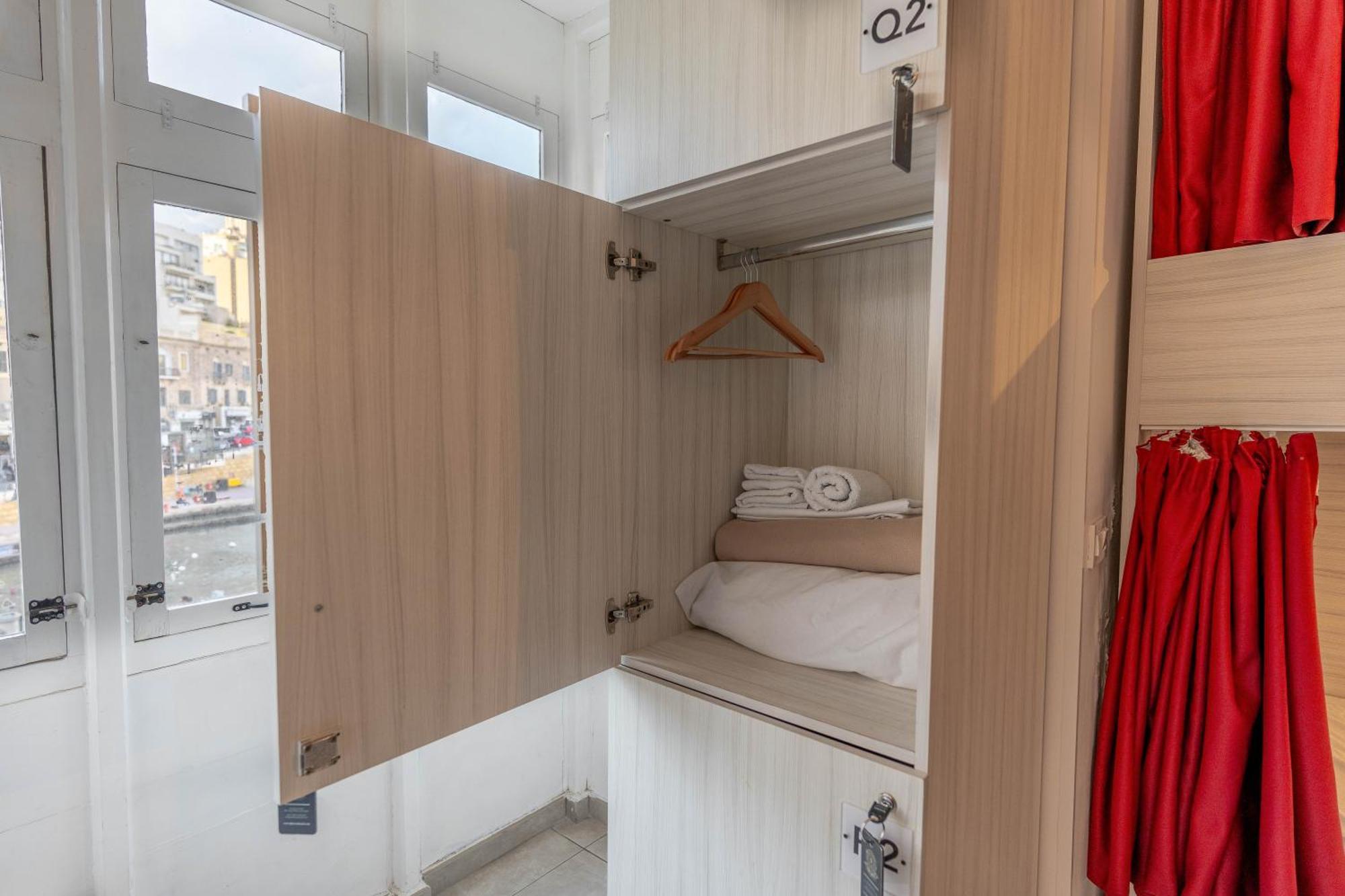 The Rose Hostel Saint Julian's Ngoại thất bức ảnh